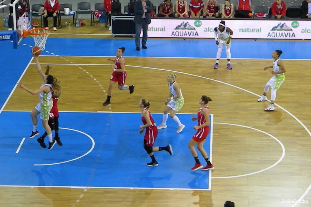 &bullet;  Fotó: Sánta Imre