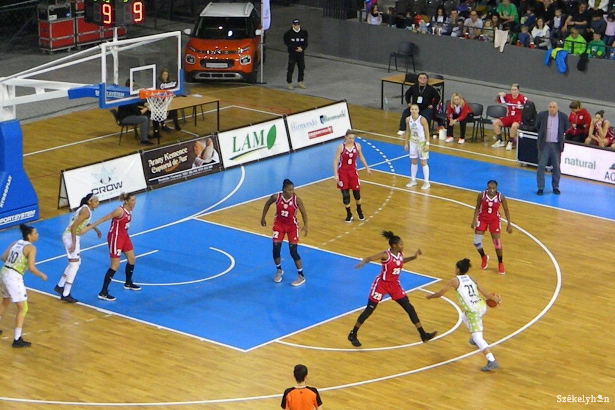 &bullet;  Fotó: Sánta Imre