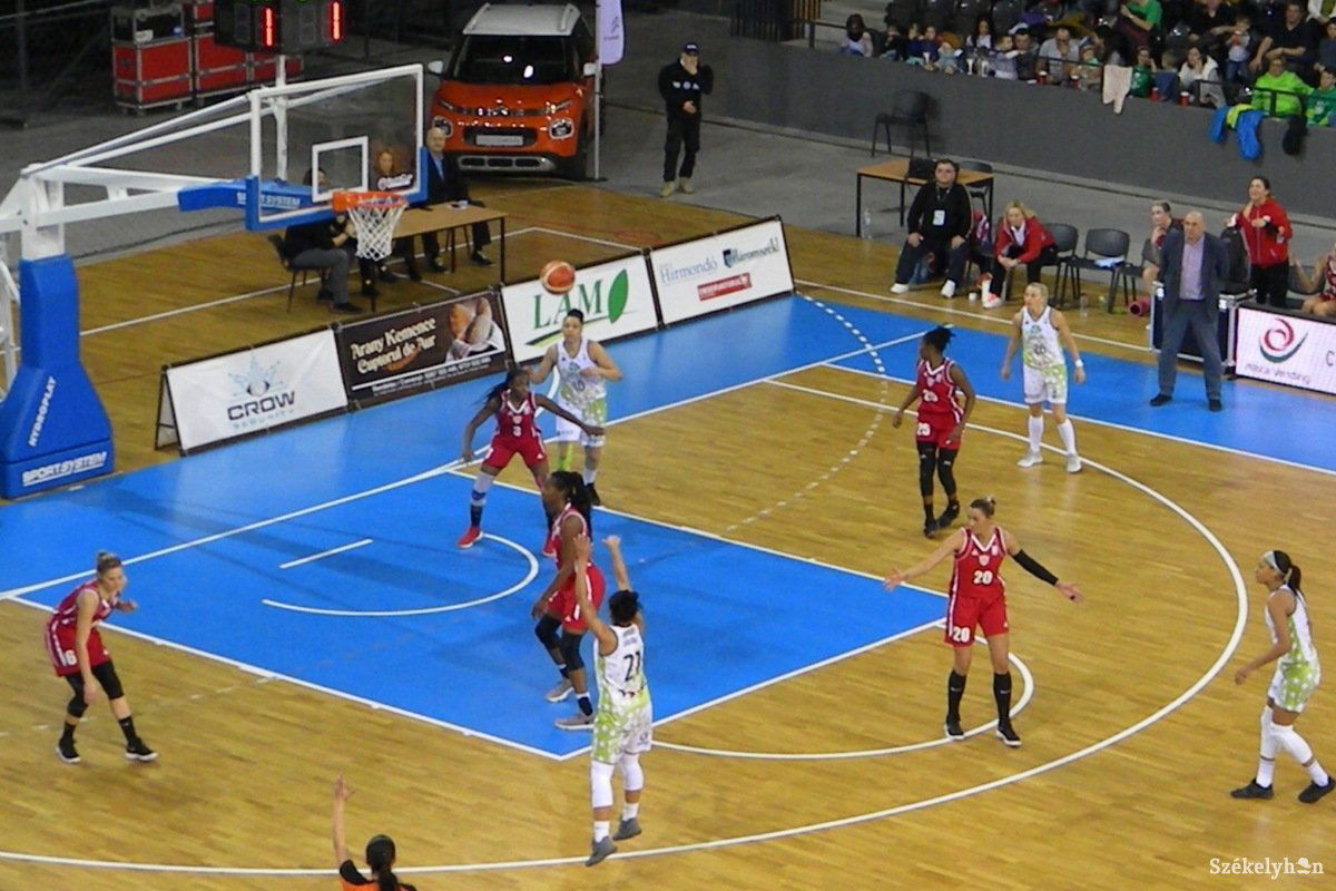 &bullet;  Fotó: Sánta Imre