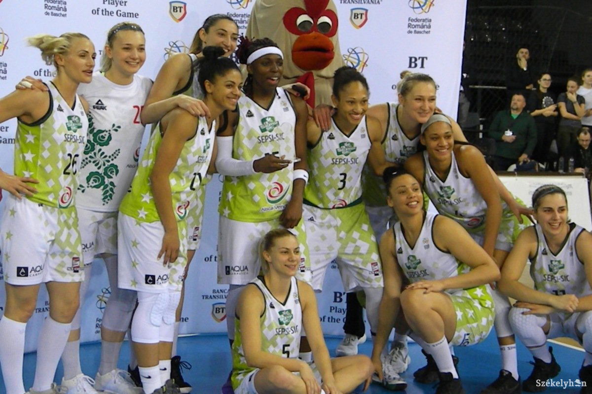 &bullet;  Fotó: Sánta Imre