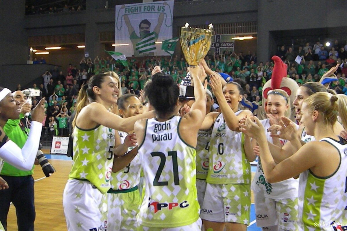 &bullet;  Fotó: Sánta Imre