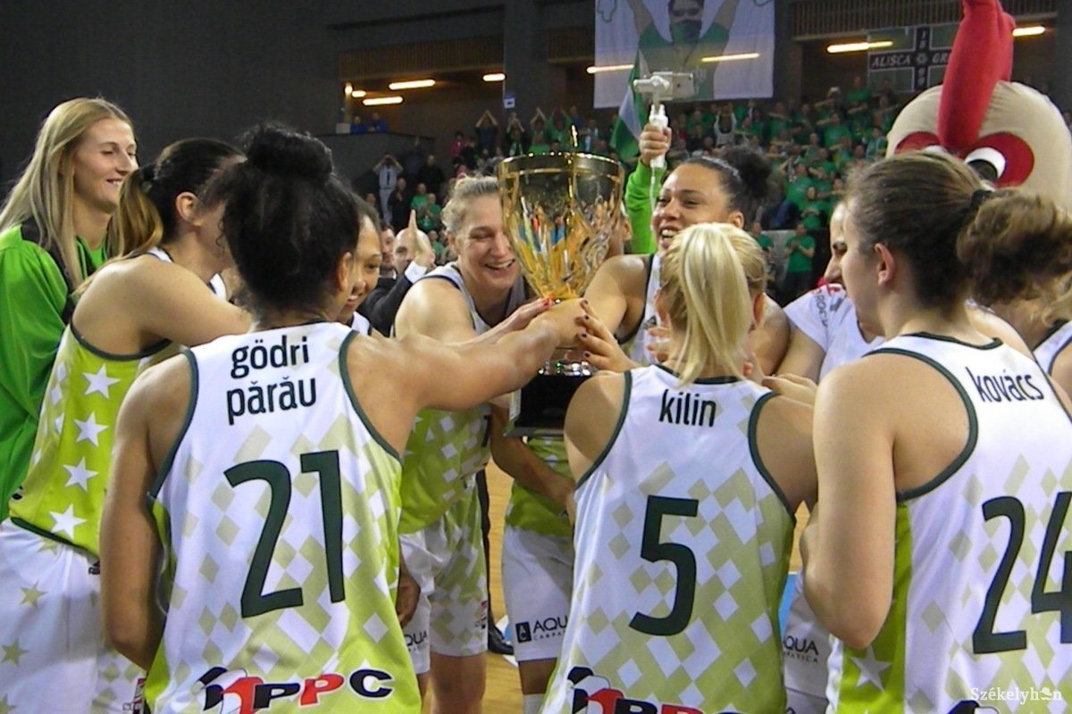 &bullet;  Fotó: Sánta Imre