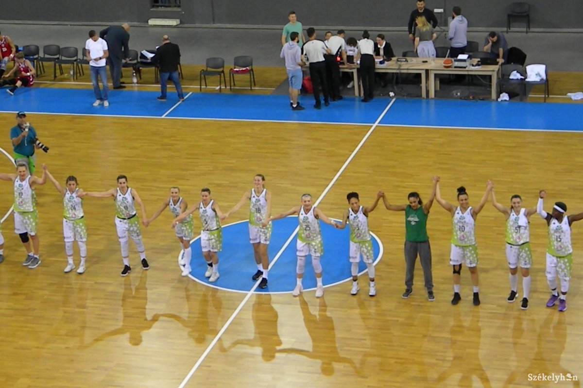 &bullet;  Fotó: Sánta Imre