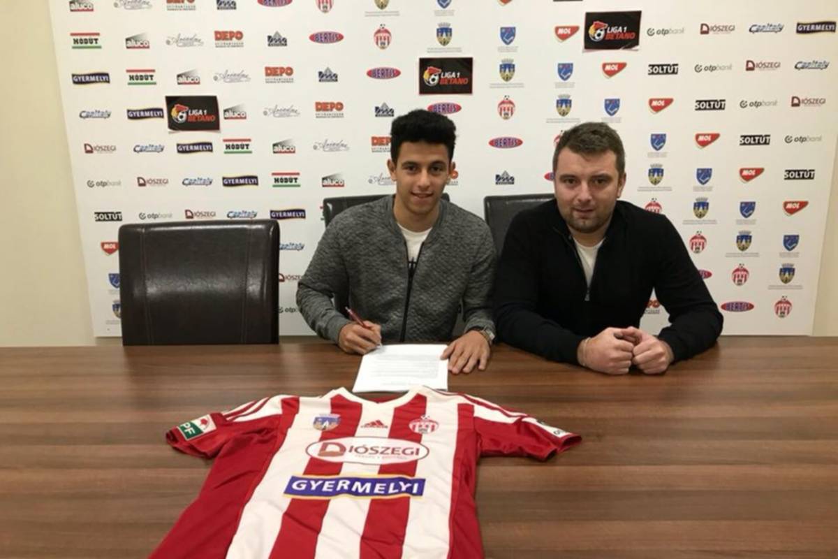 Hamed három évre szóló szerződést írt alá a Kovászna megyei együttessel •  Fotó: Facebook/Sepsi OSK