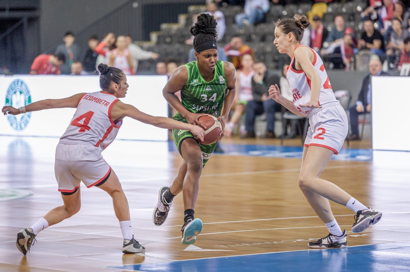 &bullet;  Fotó: Pinti Attila