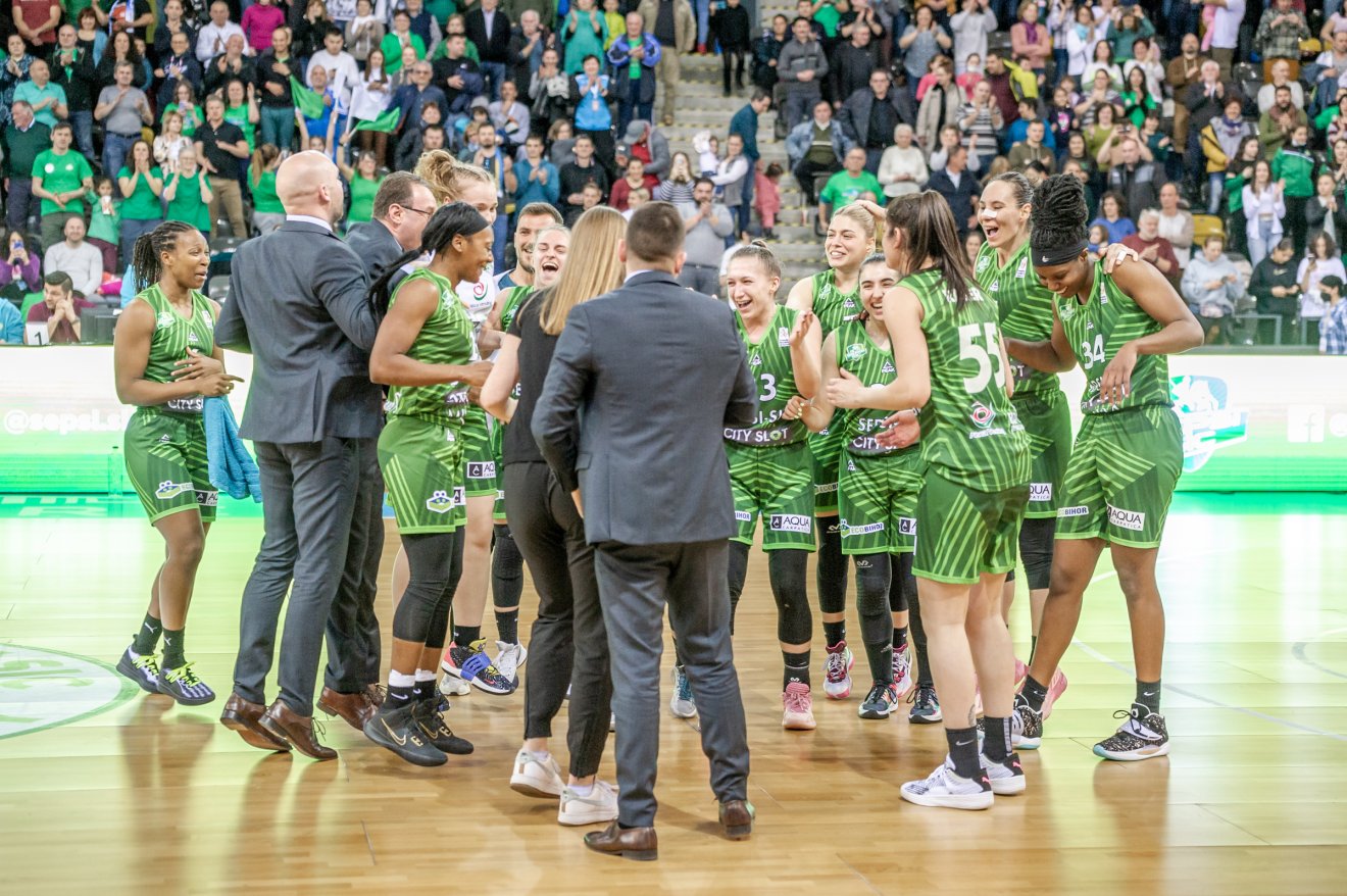 &bullet;  Fotó: Pinti Attila