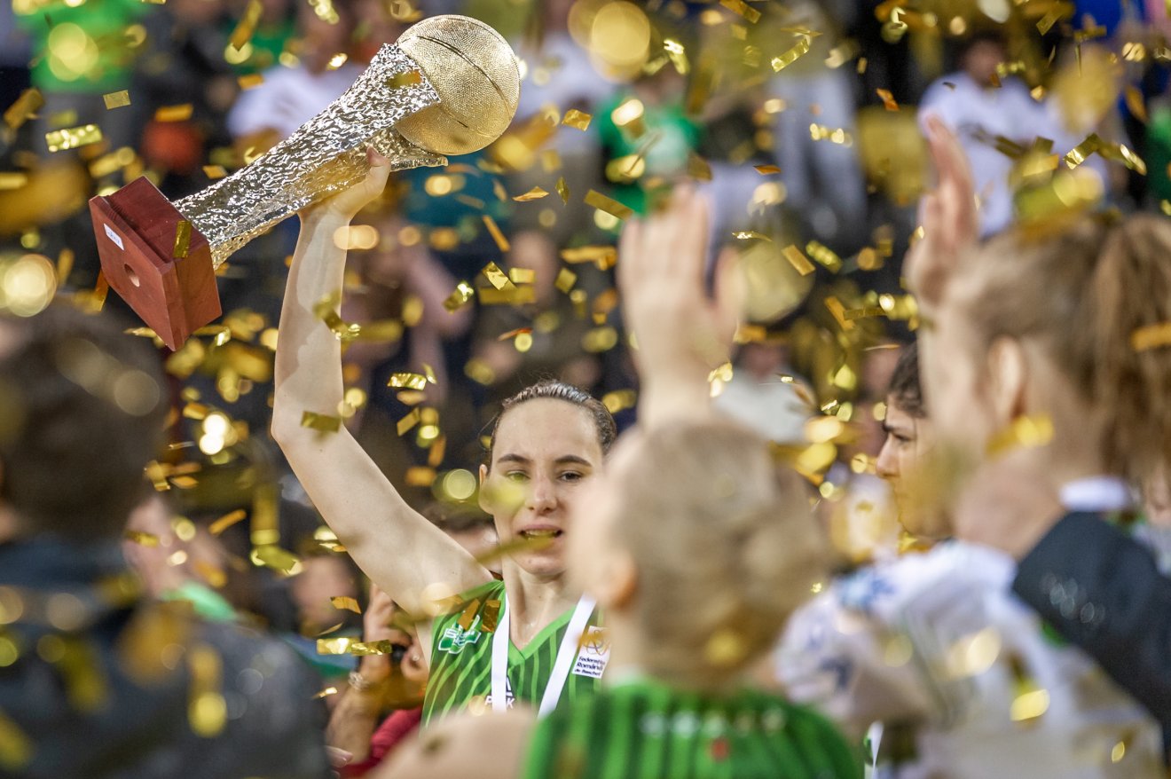 &bullet;  Fotó: Pinti Attila