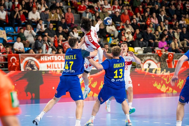 Óriási blama, ötgólos előnyről bukta el a törökök elleni vébéselejtezőt Románia