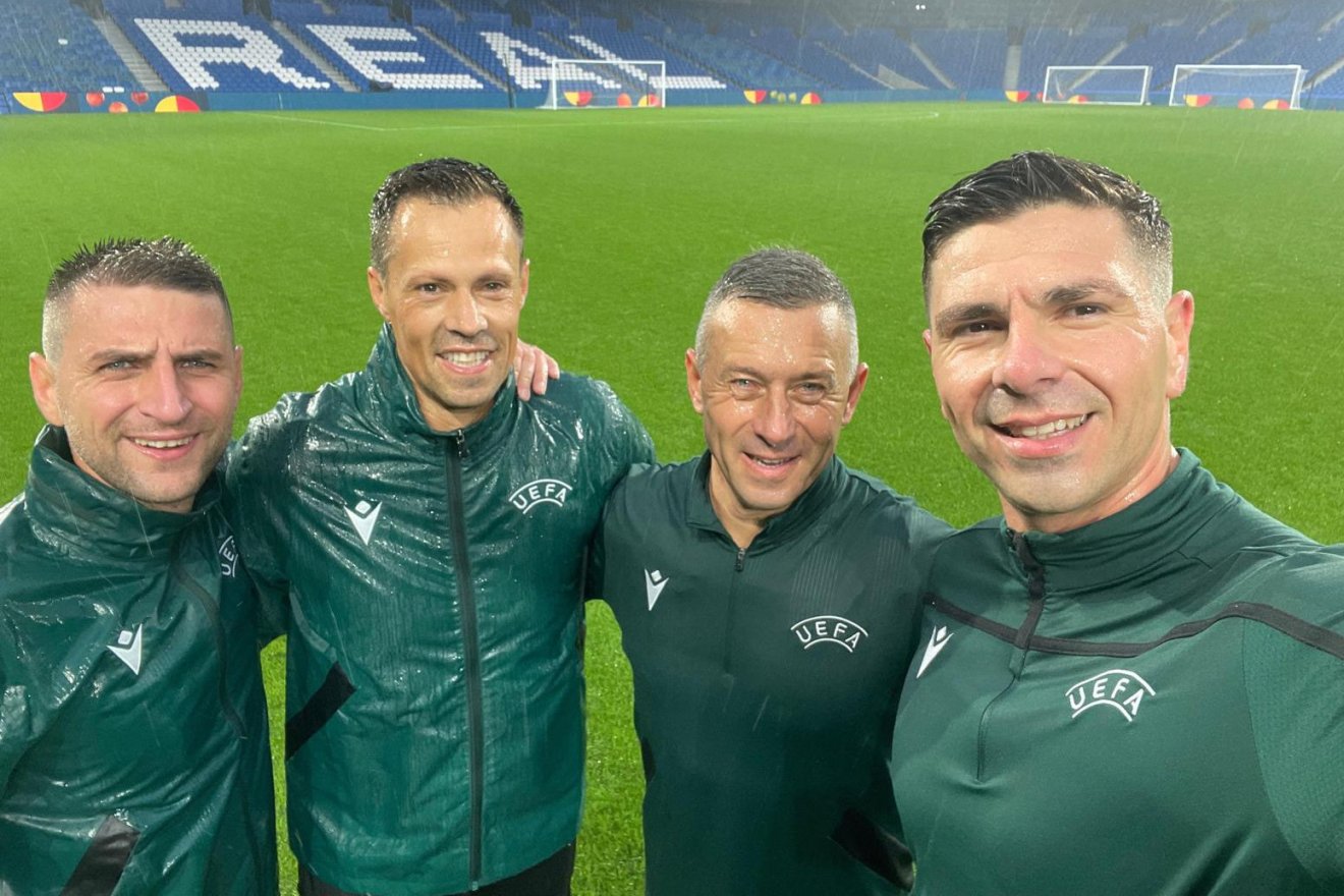 Esőben is a helyzet magaslatán &bullet;  Fotó: Bucsi Imre-László magángyűjteménye