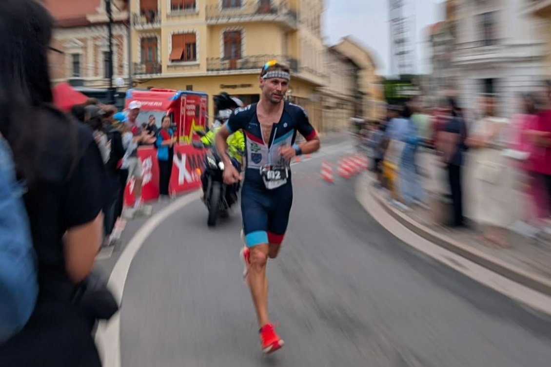 A 3,8 km úszásból, 180 km kerékpározásból és 42,2 km maratoni futásból álló táv leküzdése extrém állóképességet és gondos frissítési stratégiát igényel &bullet;  Fotó: Deák Zsombor személyes archívuma