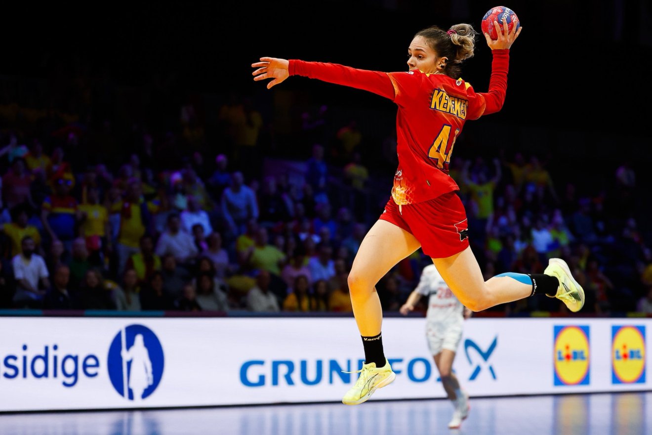 Élete első világbajnokságán hét gólnál jár a zetelaki Kerekes Éva •  Fotó: FRH/Román Kézilabda-szövetség