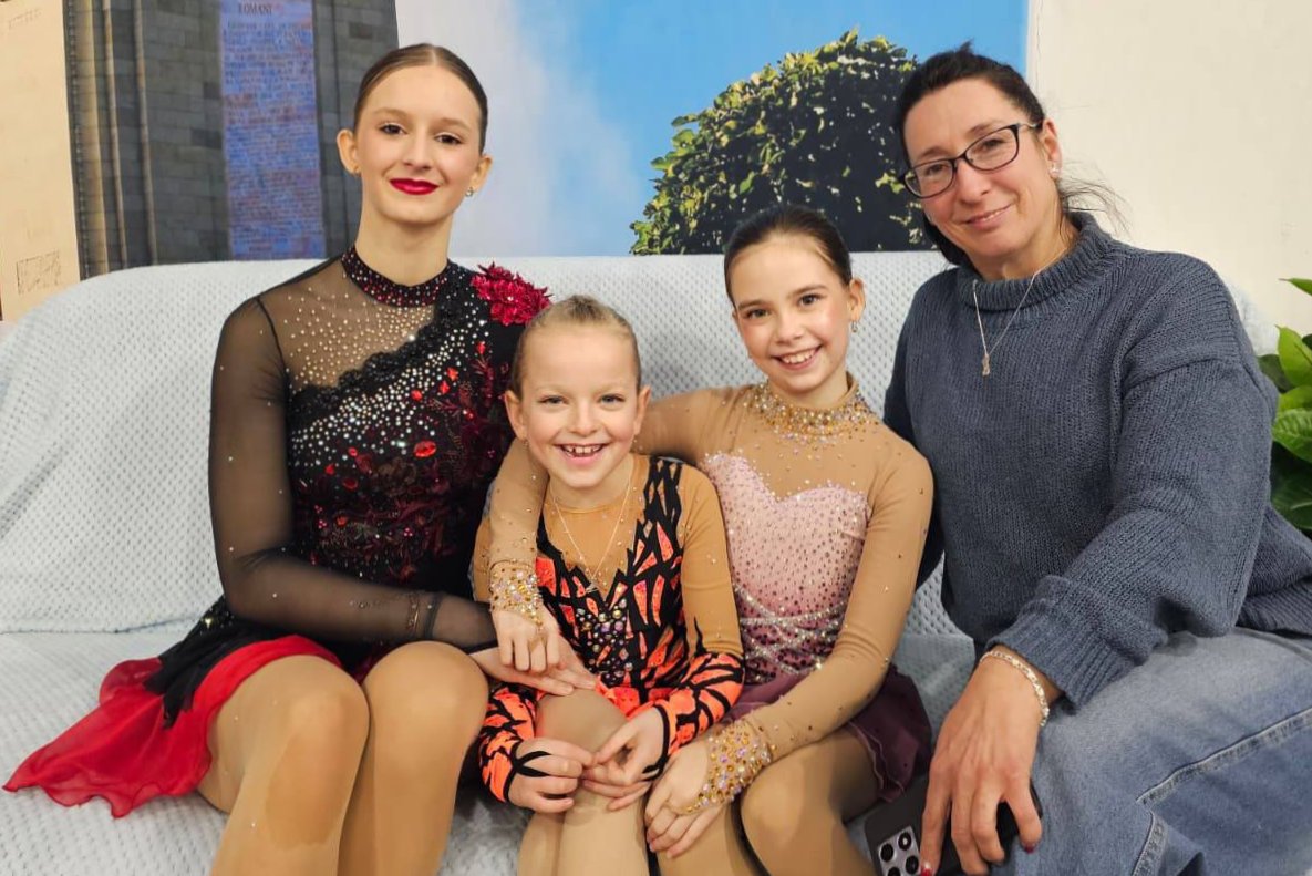 Hosszú Izabella kísérte el a KSE műkorcsolyázóit a versenyre &bullet;  Fotó: Hosszú Izabella