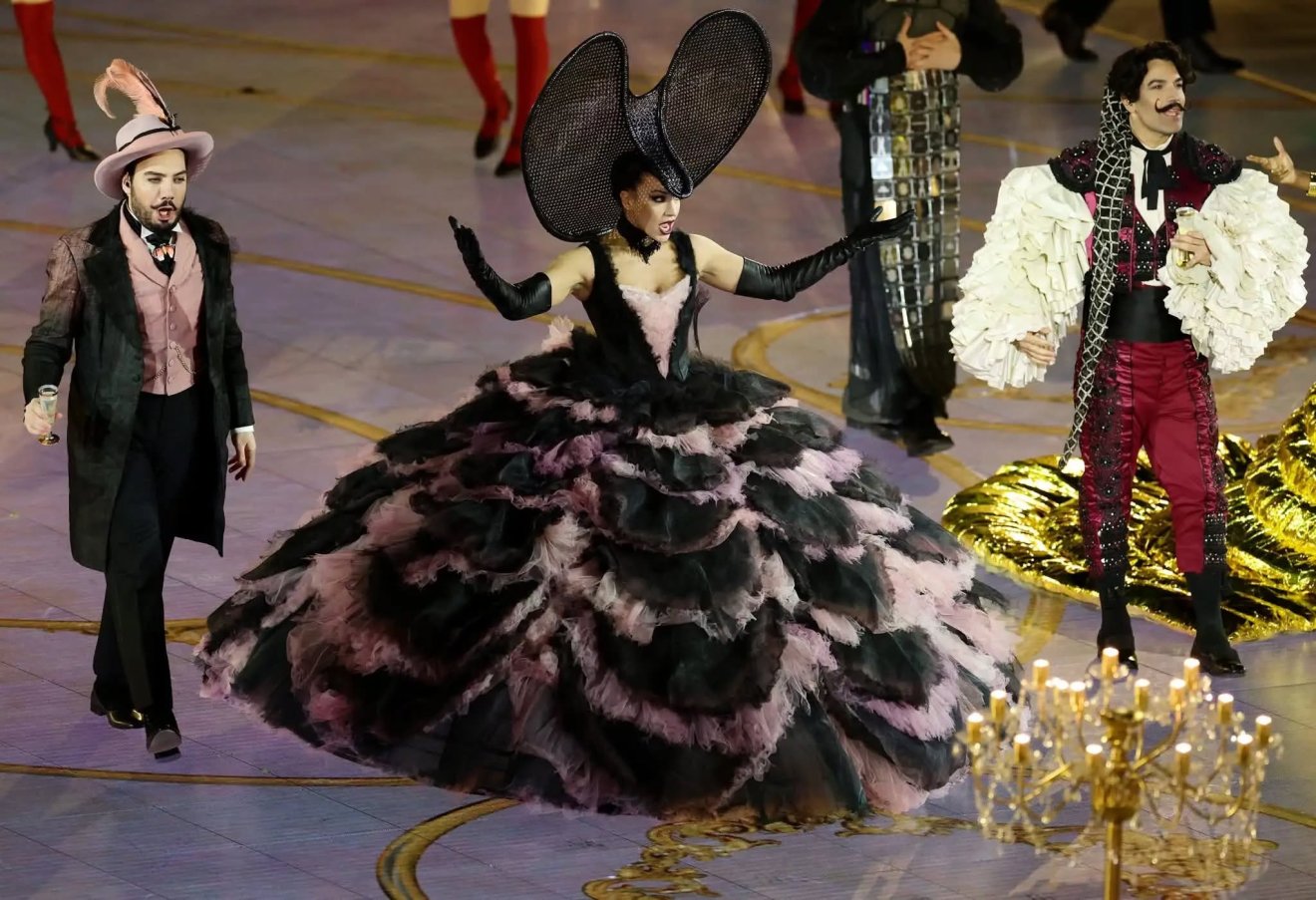 A záróceremónia alkotói az opera varázslatos világába kalauzolták a közönséget, amely megismerhette a műfaj leghíresebb karaktereit &bullet;  Fotó: Román Olimpiai és Sportbizottság (COSR)