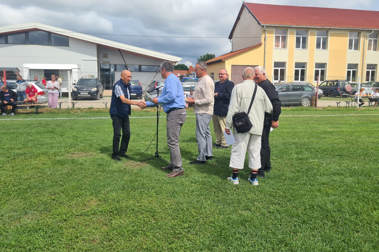 A 83 éves Marthi Gábor sokat tett a kézdiszentléleki fociért • Fotó: Bartha Zsófia