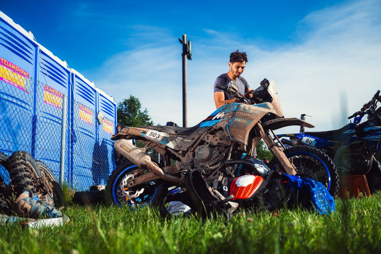 Szembejövő csapattárs vetett véget Tompa Krisztián száguldásának &bullet;  Fotó: Actiongraphers
