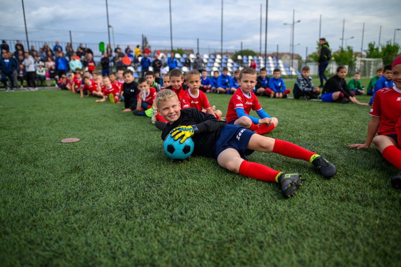 Sportszülőként támogassuk és biztassuk sokat az utánpótláskorúakat •  Fotó: KSE Napok/Facebook