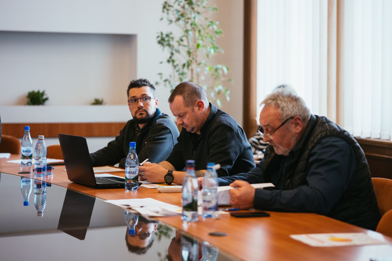 Bokor Tibor polgármester több, jelenleg is zajló infrastrukturális beruházás folytatásának jelentőségét is kiemelte •  Fotó: Dénes Botond/Kézdivásárhely Önkormányzata