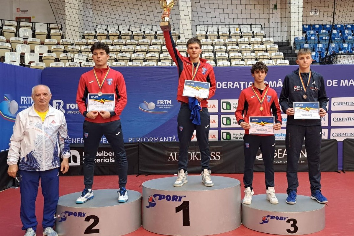 Urus Kristóf kétszer is felállhatott a dobogó harmadik fokára •  Fotó: Federatia Romana de Tenis de Masa