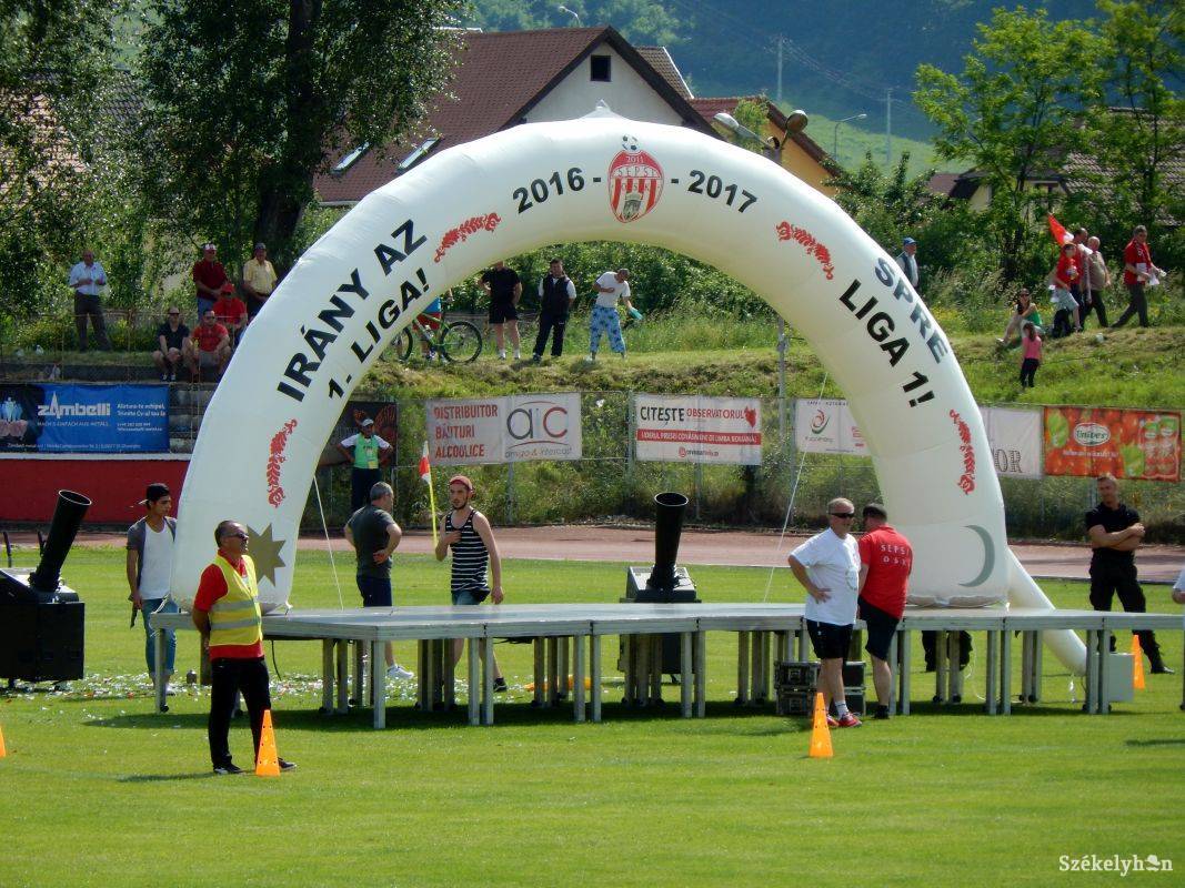 &bullet;  Fotó: Sánta Imre