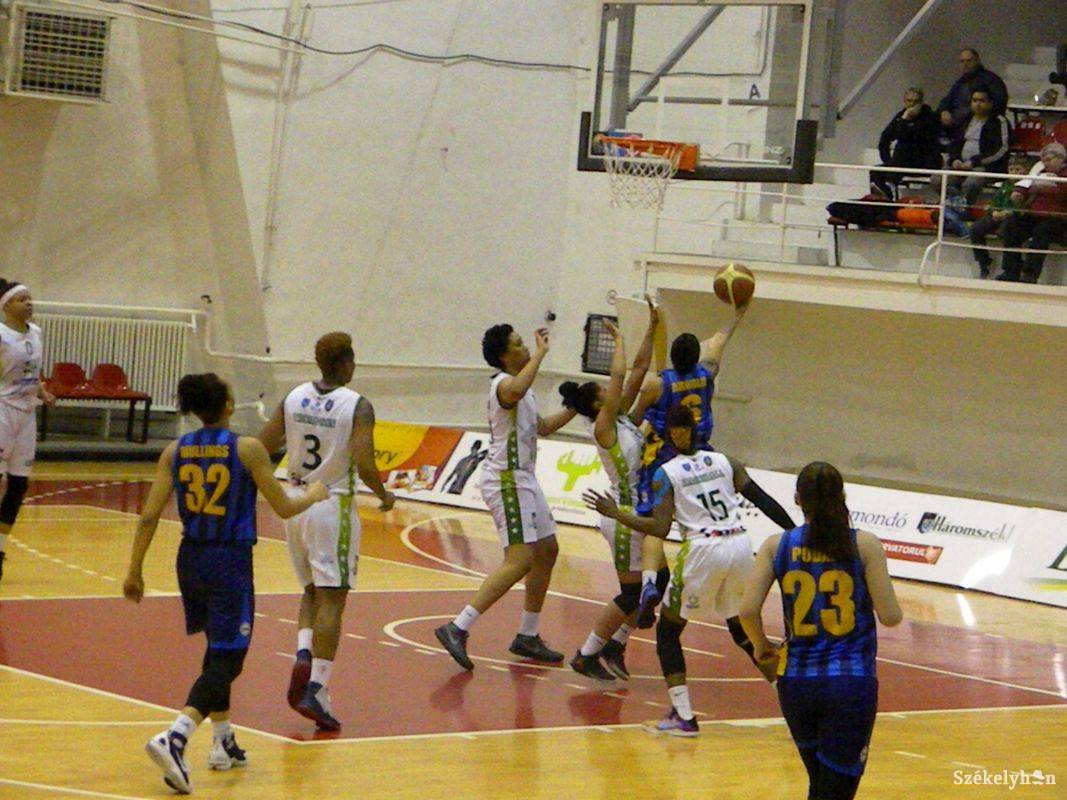 &bullet;  Fotó: Sánta Imre