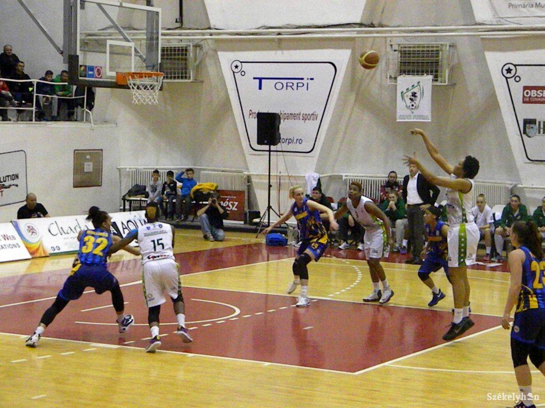 &bullet;  Fotó: Sánta Imre