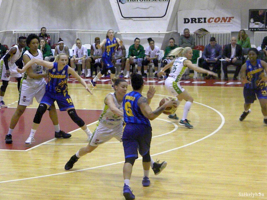 &bullet;  Fotó: Sánta Imre