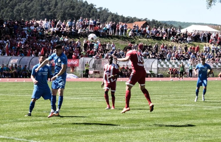 Fél lábbal az élvonalban