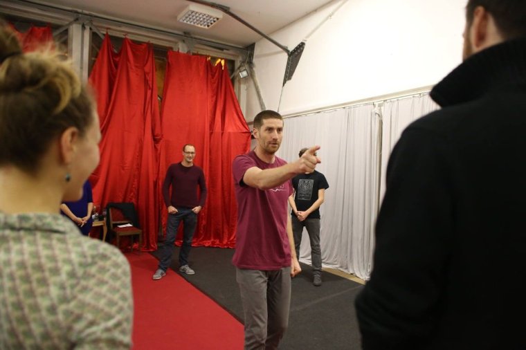 Három földrész, 25 ország