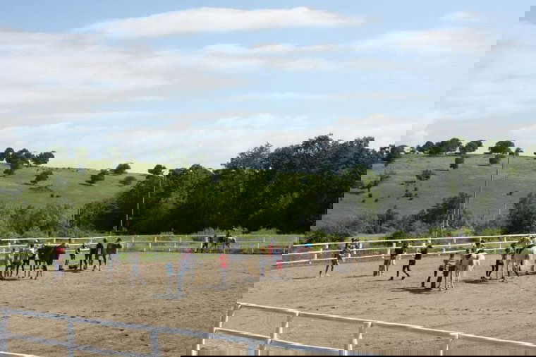 Fedett lovardát létesítenek