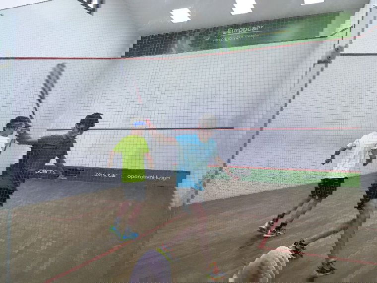 Belgrádban adogattak