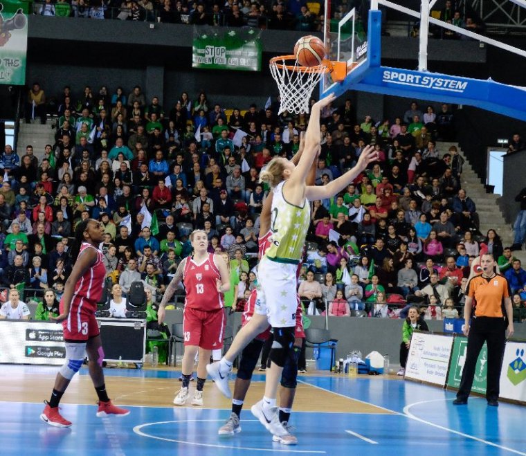 Itthon maradt a trófea!