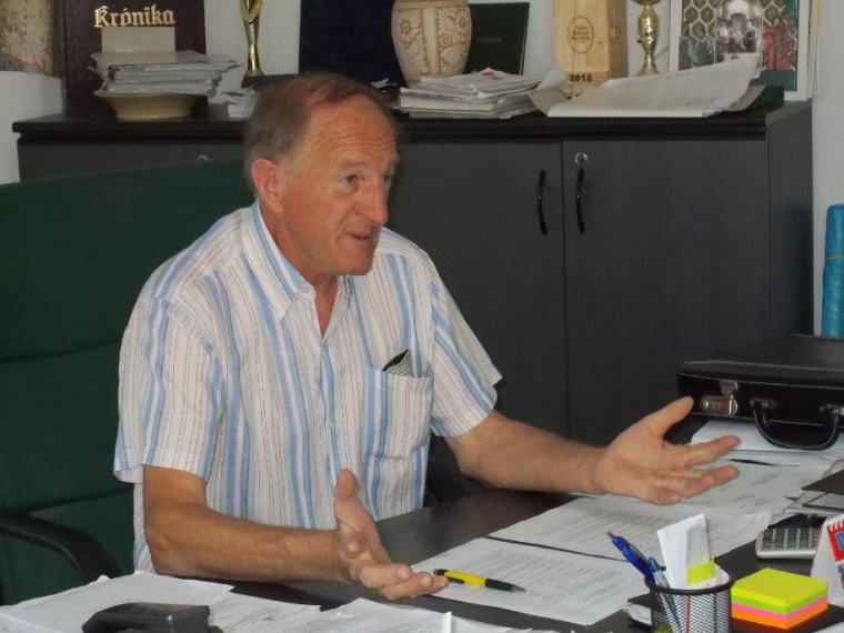 „Egyedül nem könnyű”