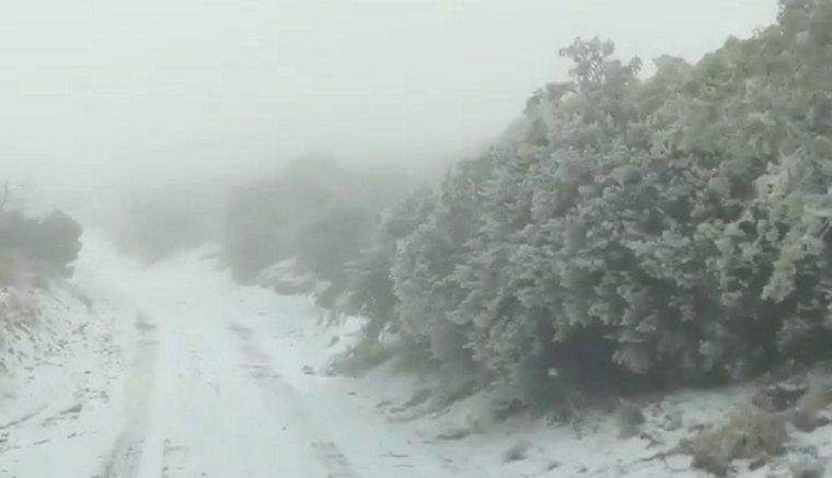 Rendkívülinek számító hóesés Hawaii egyik szigetén