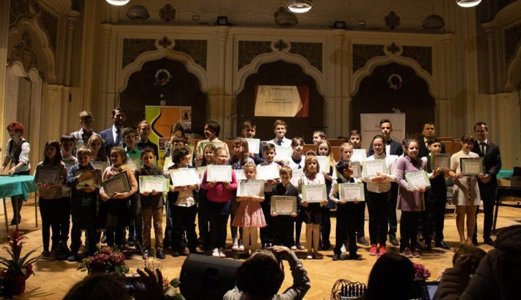 Vidám verseket szavaltak