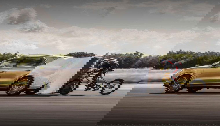 280 km/órás rekordot állított fel egy brit kerékpáros