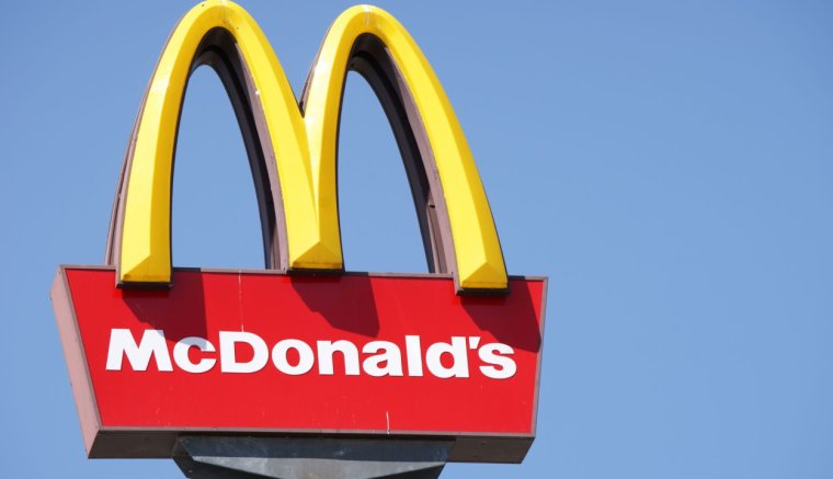 Leváltották a McDonald's vezérét egy alkalmazottal folytatott szerelmi viszony miatt