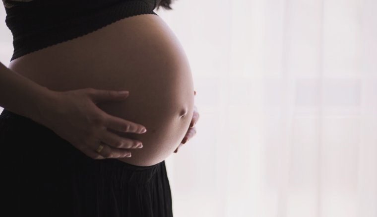 12 éves lányt ejtett teherbe, most a törvény előtt felelhet
