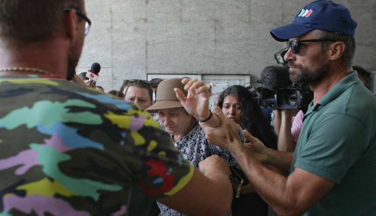 Újságírókat bántalmazott a caracali rém fia
