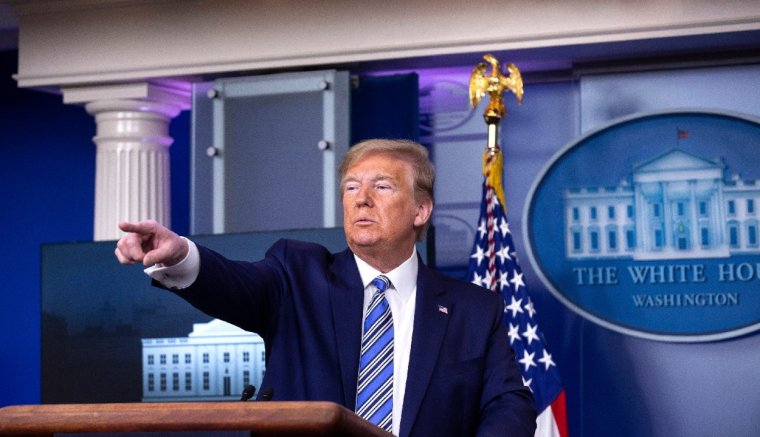 Trump a járvány miatt átmenetileg fel fogja függeszteni a bevándorlást