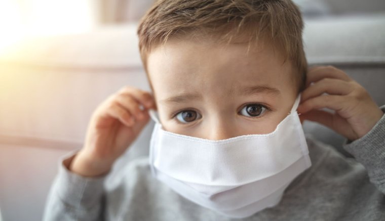 FRISSÍTVE: Ritka és súlyos gyulladásos szövődménye lehet a koronavírusnak gyerekekben