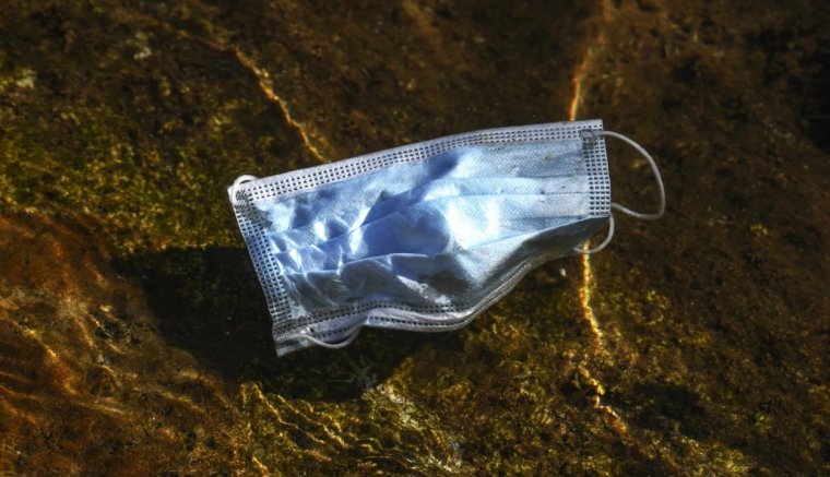 Eldobott gumikesztyűk és maszkok szennyezik a Földközi-tengert