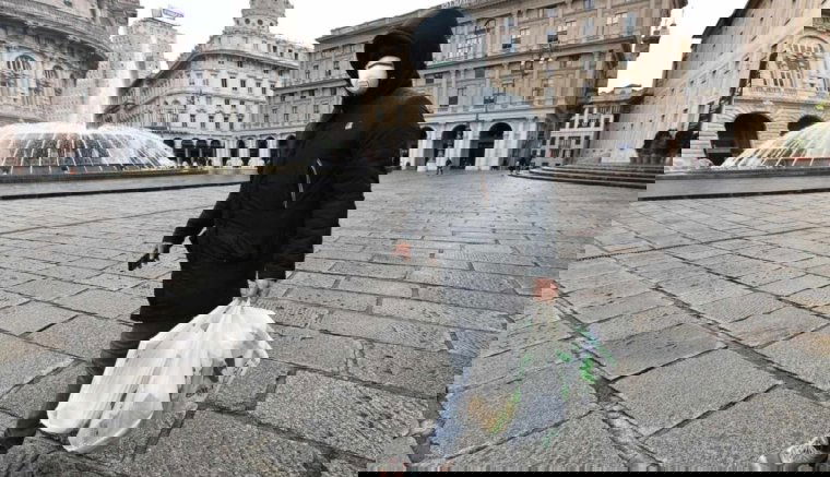 Genova belvárosában az utcai beszélgetést is tiltják a járványintézkedések