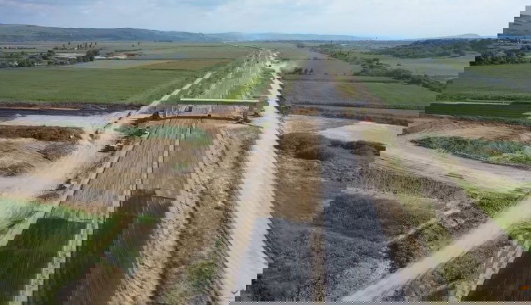 Uniós biztos: Románia 400 millió és 1 milliárd euró közötti uniós támogatást veszített el