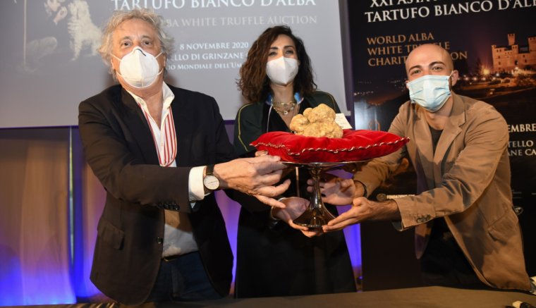 Százezer euróért kelt el egy fehér szarvasgomba Olaszországban