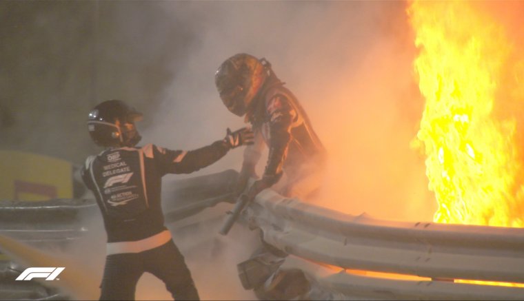 Forma-1: Hamilton nyert, Grosjean rémes balesetet szenvedett Bahreinben