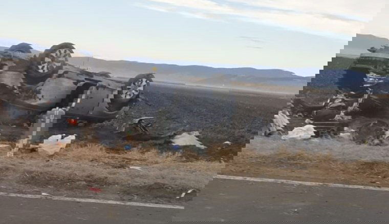 Két személy sérült meg, miután autójuk felborult Sárfalvánál