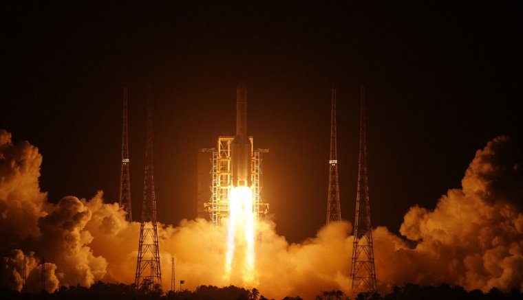 Történelmet írtak a kínaiak a Csang'o-5 űrszondával