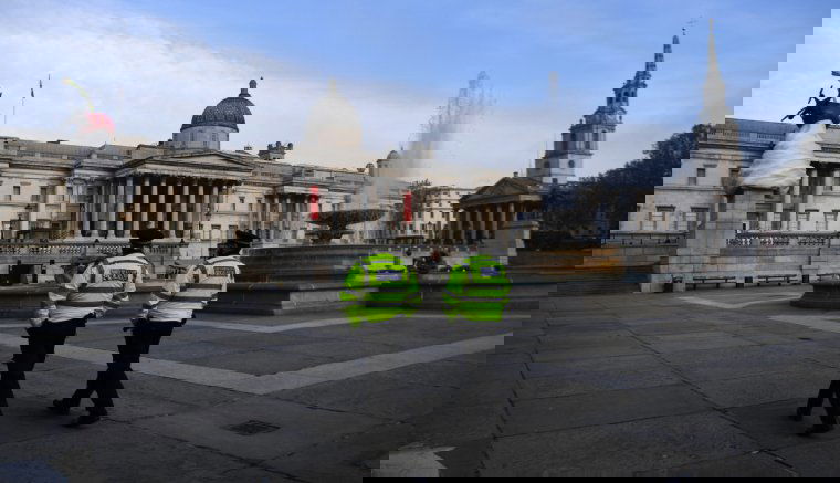 Angliában feloldották a kijárási korlátozásokat