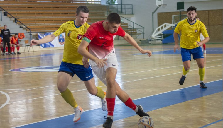 Nehéz ágon a kupában