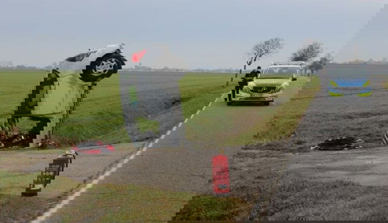 Bizarr balesetet szenvedett egy 81 éves német sofőr